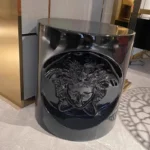 ⁦طاولة جانبية مميزة على تصميم وجوه⁩ - الصورة ⁦2⁩