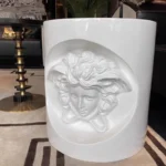 ⁦طاولة جانبية مميزة على تصميم وجوه⁩ - الصورة ⁦3⁩