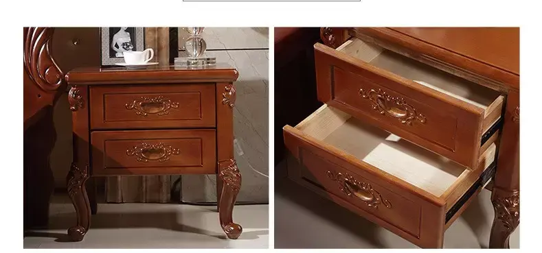 سرير غرفة نوم مع كمودينة بتصميم ملكي