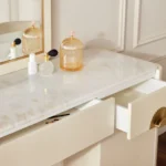 ⁦طاولة تزيين كلاسيكية بمرآة⁩ - الصورة ⁦2⁩