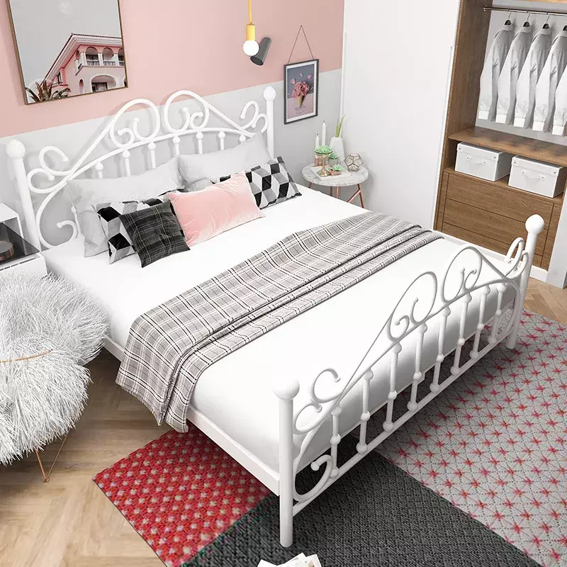 سرير-معدني-بتصميم-كلاسيكي-فخم سرير معدني بتصميم كلاسيكي فخم
