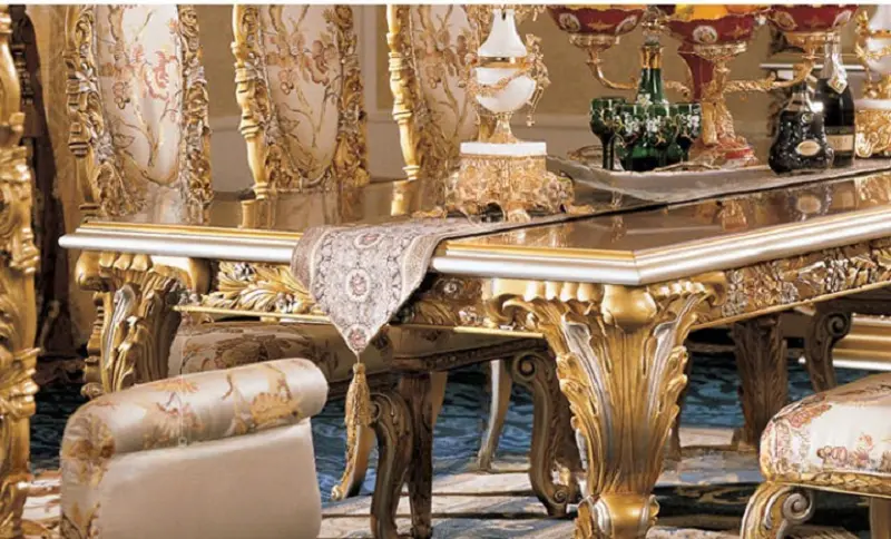 طاولة طعام من تصميم ملكي 