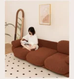 ⁦كنب مودرن ثلاثي بتصميم اسكندافي⁩ - الصورة ⁦4⁩