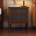 طاولة-جانبية-للسرير-بتصميم-كلاسيك-انيق