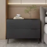 طاولة جانبية بتصميم بسيط،
