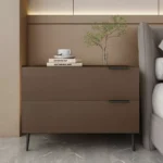 طاولة جانبية بتصميم بسيط